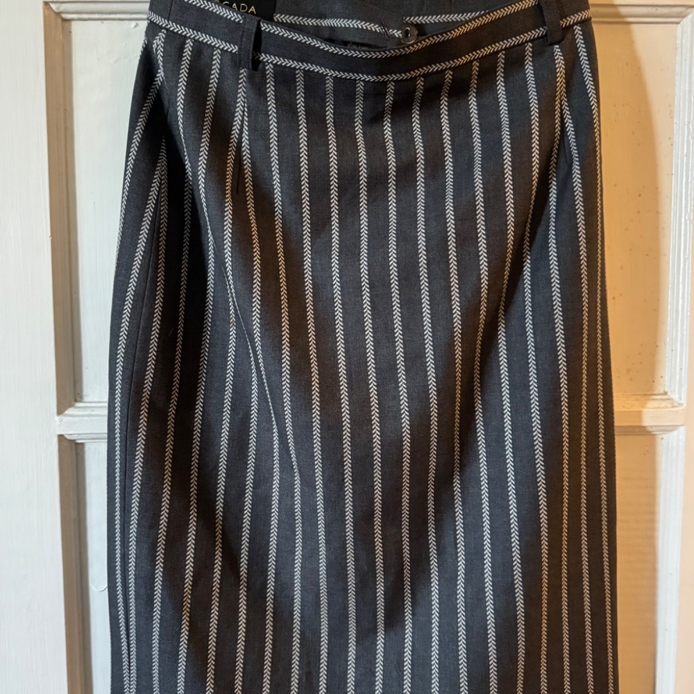ESCADA - Vintage Designer grey with cream stripe skirt - size US 2-4